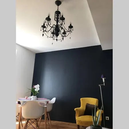 Apartment De Caractere Avec Terrasse. La Rochelle (Charente-Maritime)