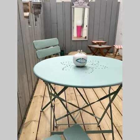De Caractere Avec Terrasse. La Rochelle (Charente-Maritime)
